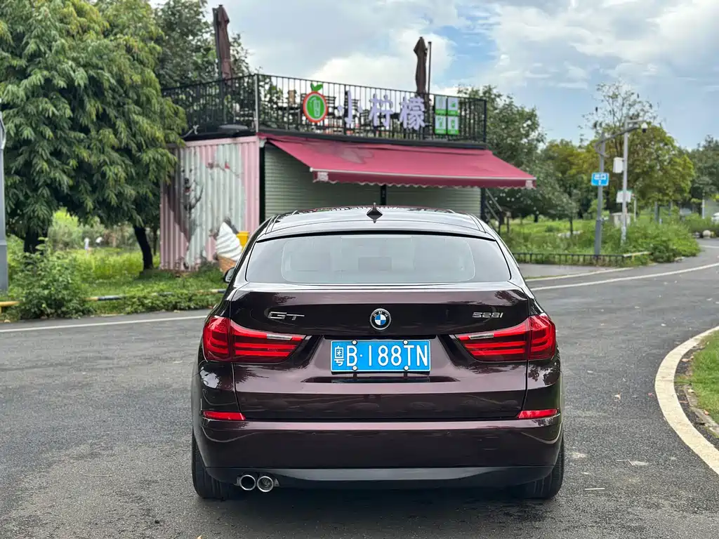 BMW 5 Series GT — миниатюра 10