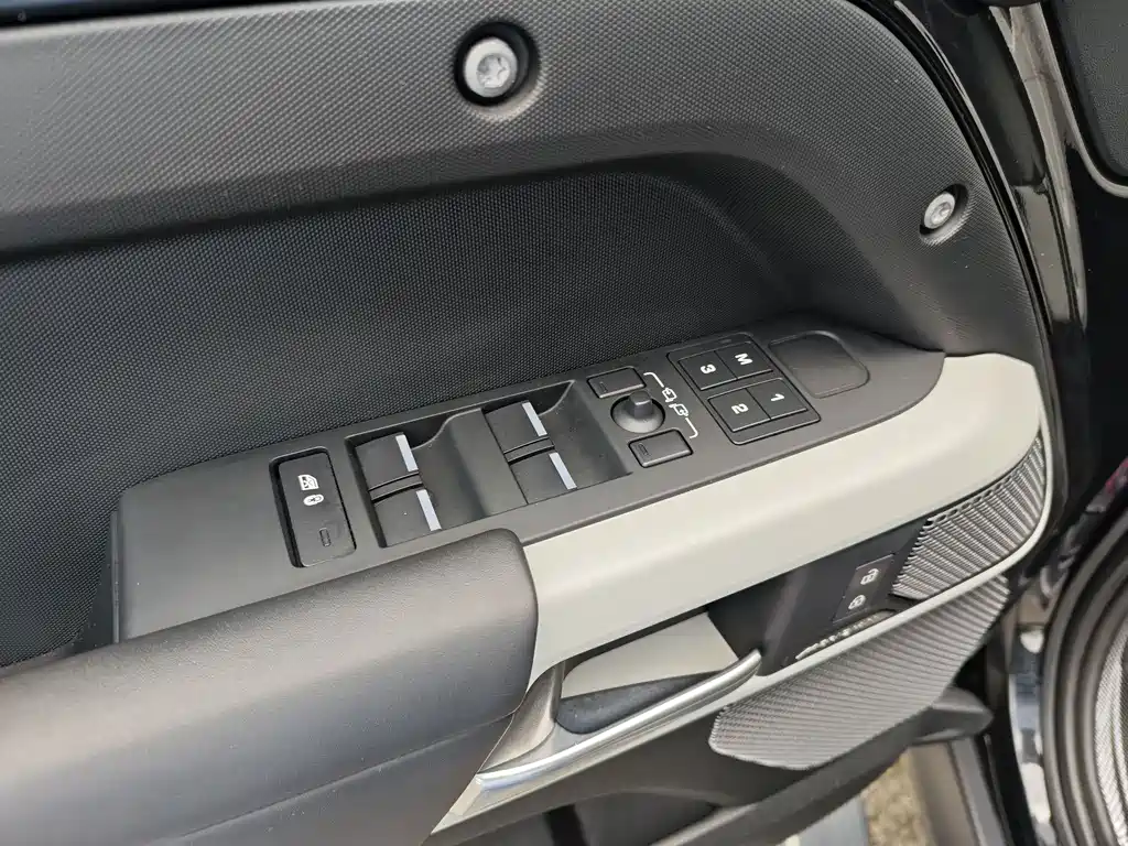 Land Rover Defender — миниатюра 18