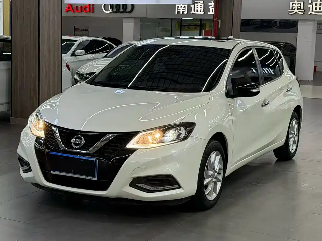 NISSAN TIIDA