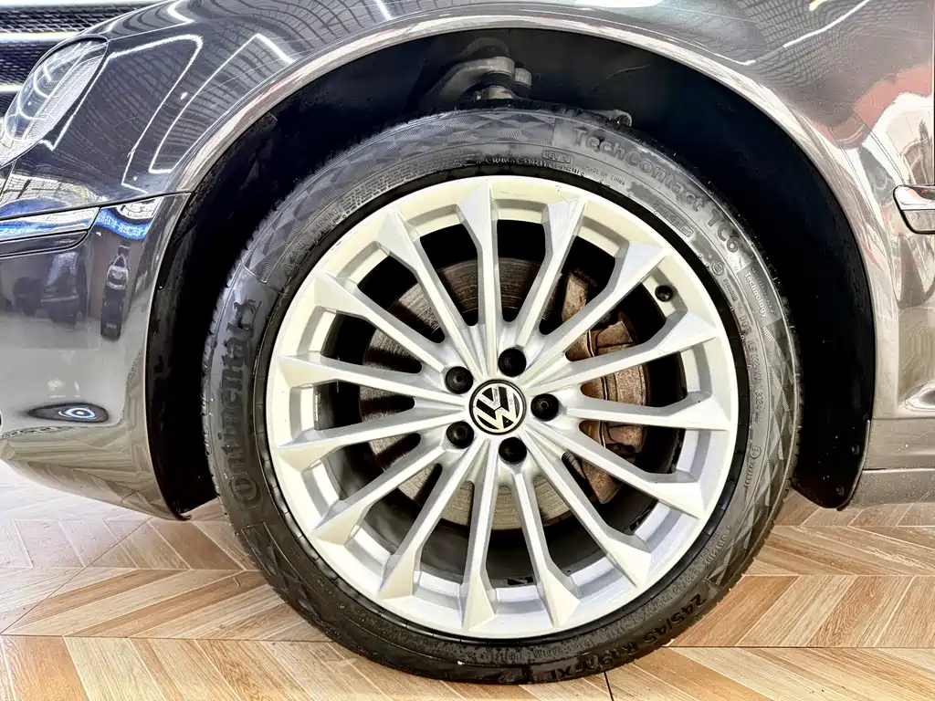 Volkswagen Phaeton — миниатюра 7