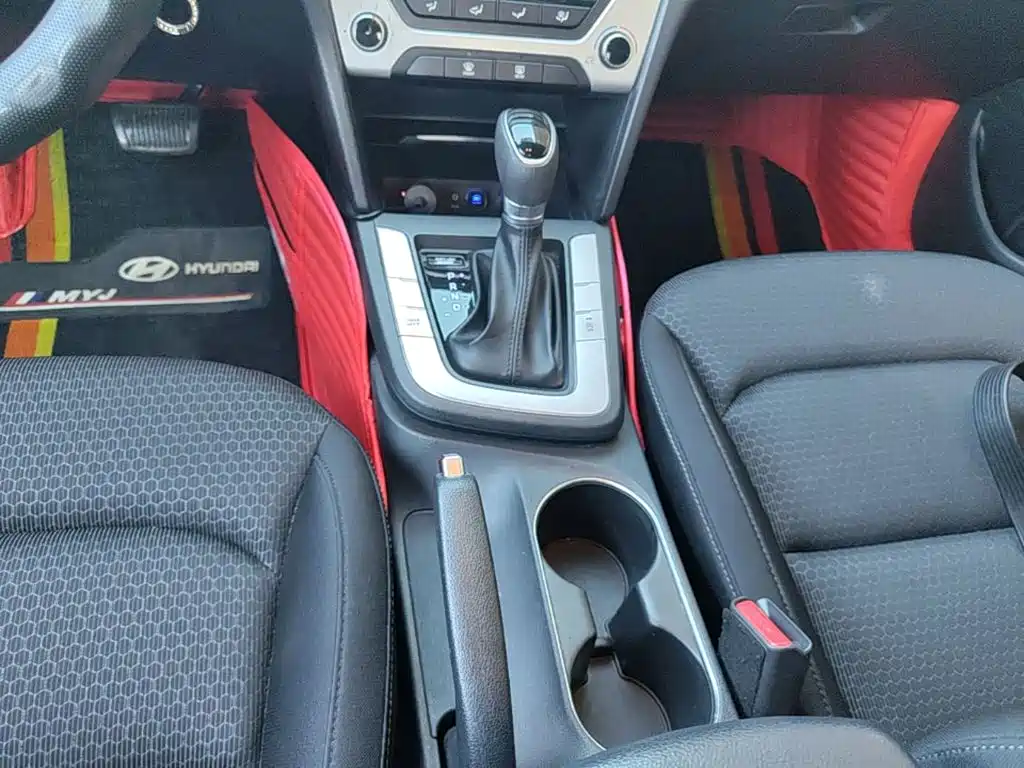 Hyundai Elantra — миниатюра 14