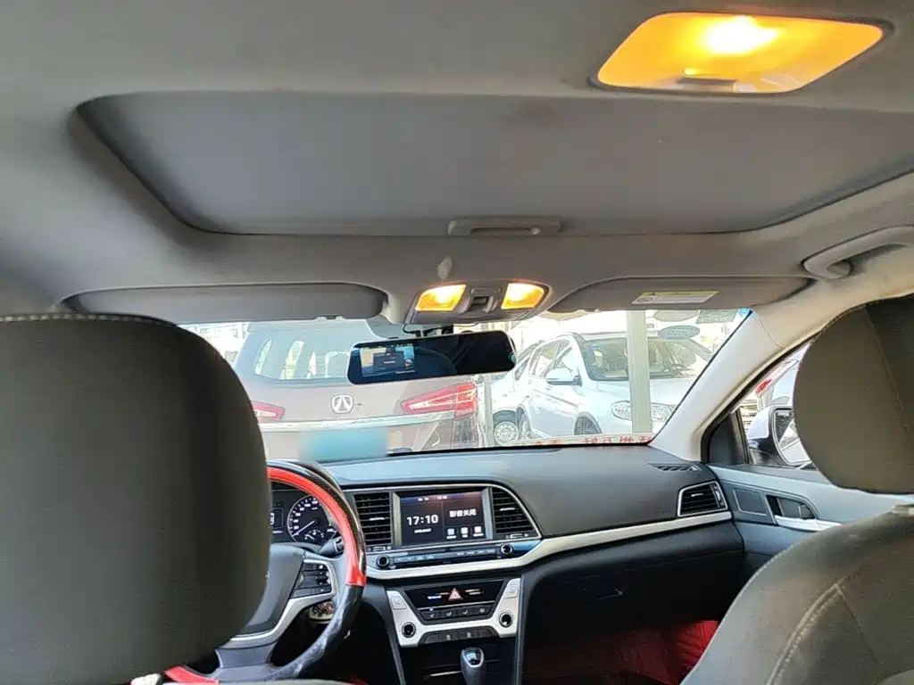 Hyundai Elantra — миниатюра 18