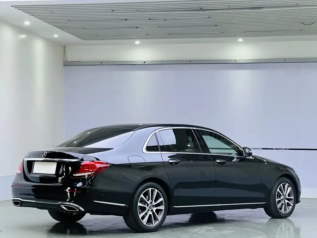 Mercedes-Benz E-Class — миниатюра 4