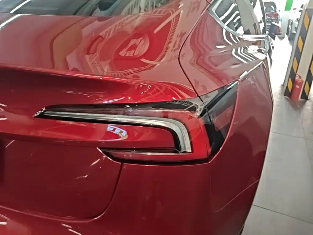 Tesla Model 3 — миниатюра 8