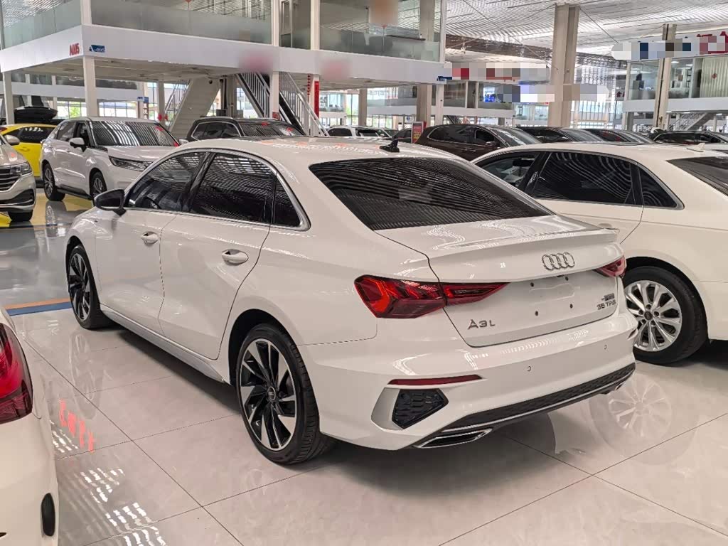 Audi A3 1.4 л 2024 г. Белый, пробег 10200 км