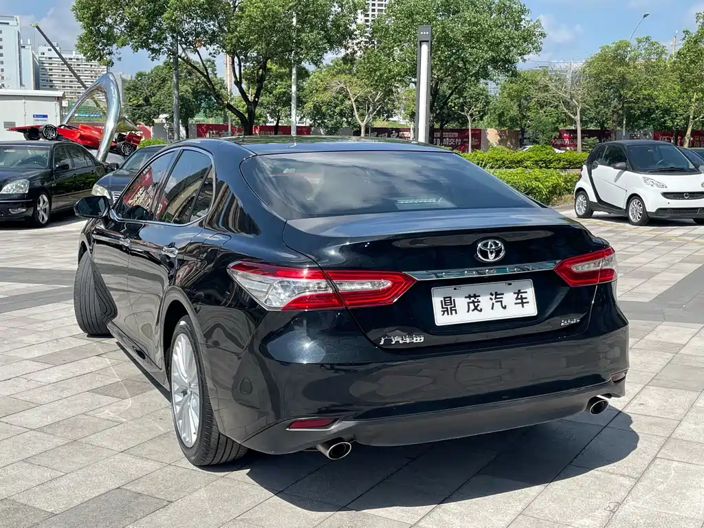 Toyota Camry — миниатюра 6