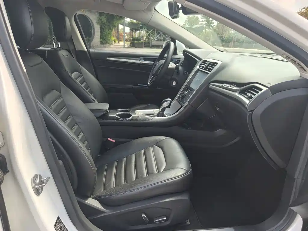 Ford Mondeo — миниатюра 6