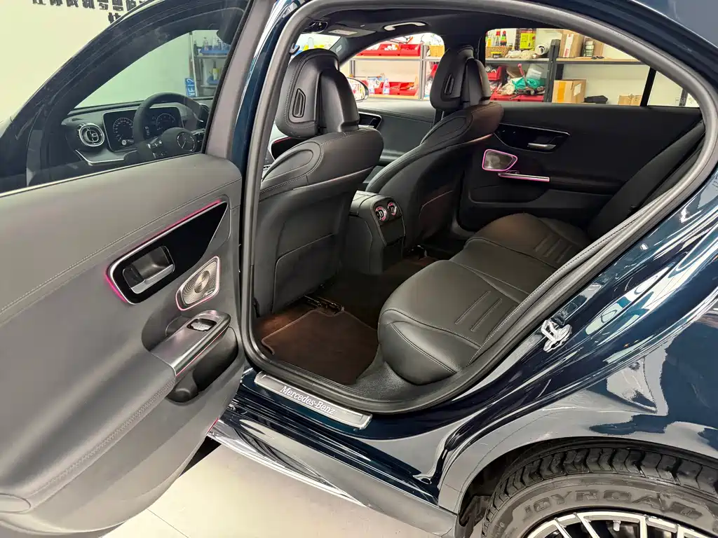 Mercedes-Benz C-Class — миниатюра 6