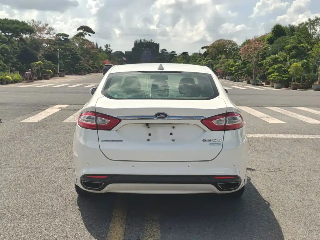 Ford Mondeo — миниатюра 12