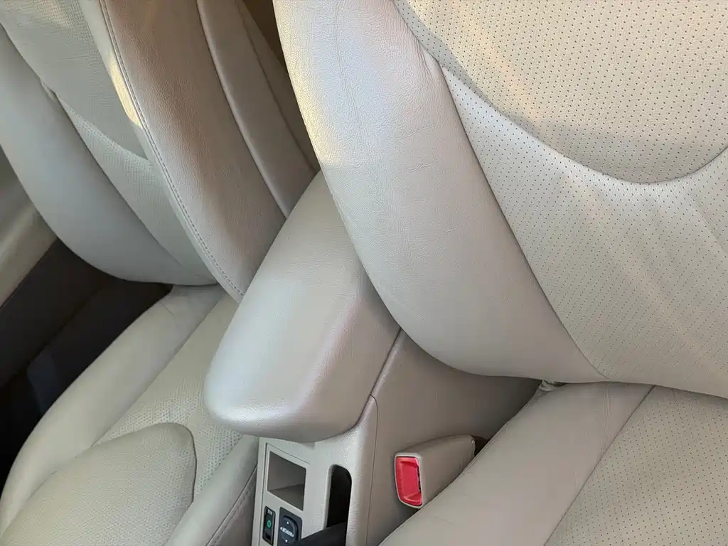 Toyota RAV4 — миниатюра 16