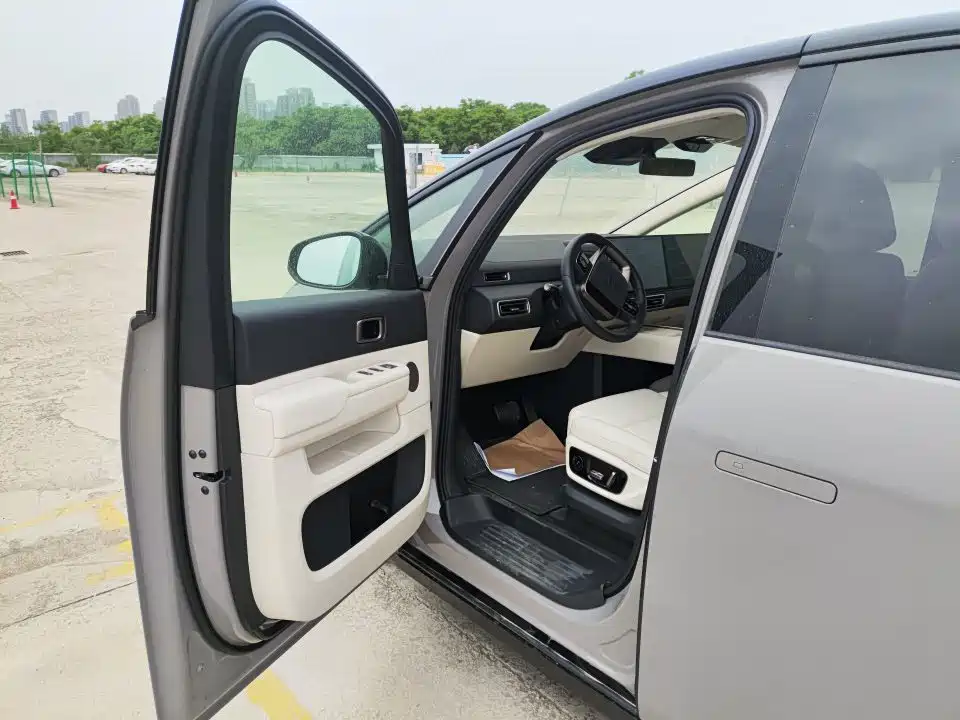 Li Auto MEGA 2025 Home