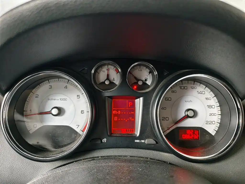 Peugeot 408 2013 2.0L AT Luxury