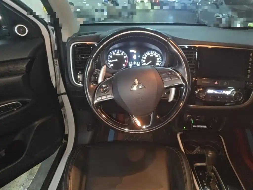Mitsubishi Outlander — миниатюра 11