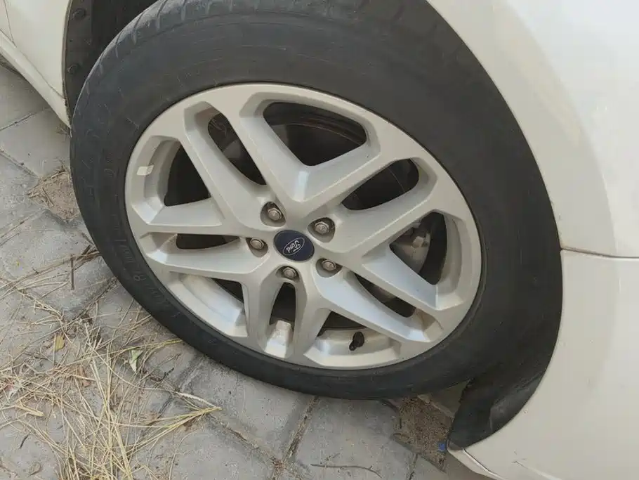 Ford Mondeo — миниатюра 6