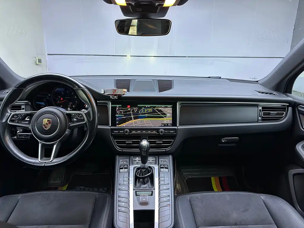 Porsche Macan — миниатюра 7
