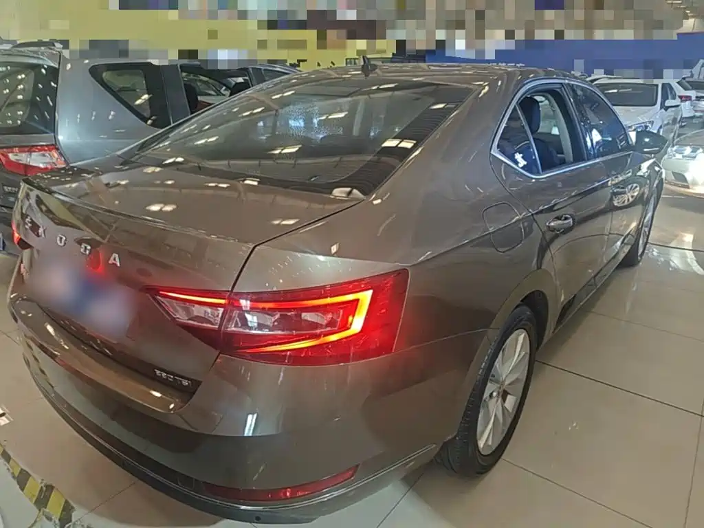 Skoda Superb — миниатюра 7