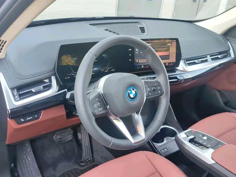BMW iX1 — миниатюра 9