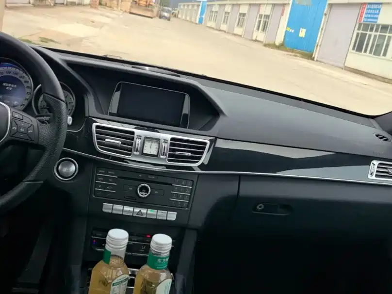 Mercedes-Benz E-Class — миниатюра 9