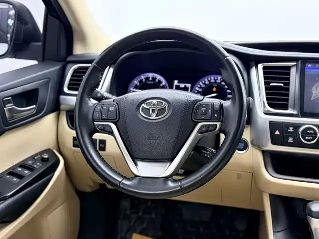 TOYOTA HIGHLANDER