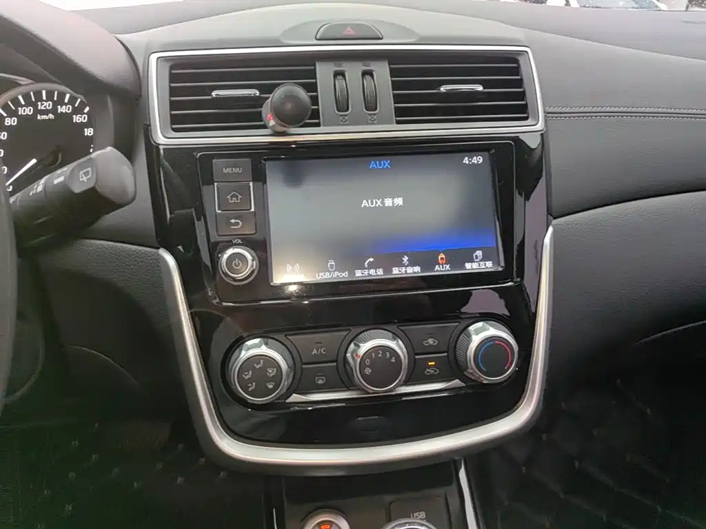 Nissan Tiida — миниатюра 13