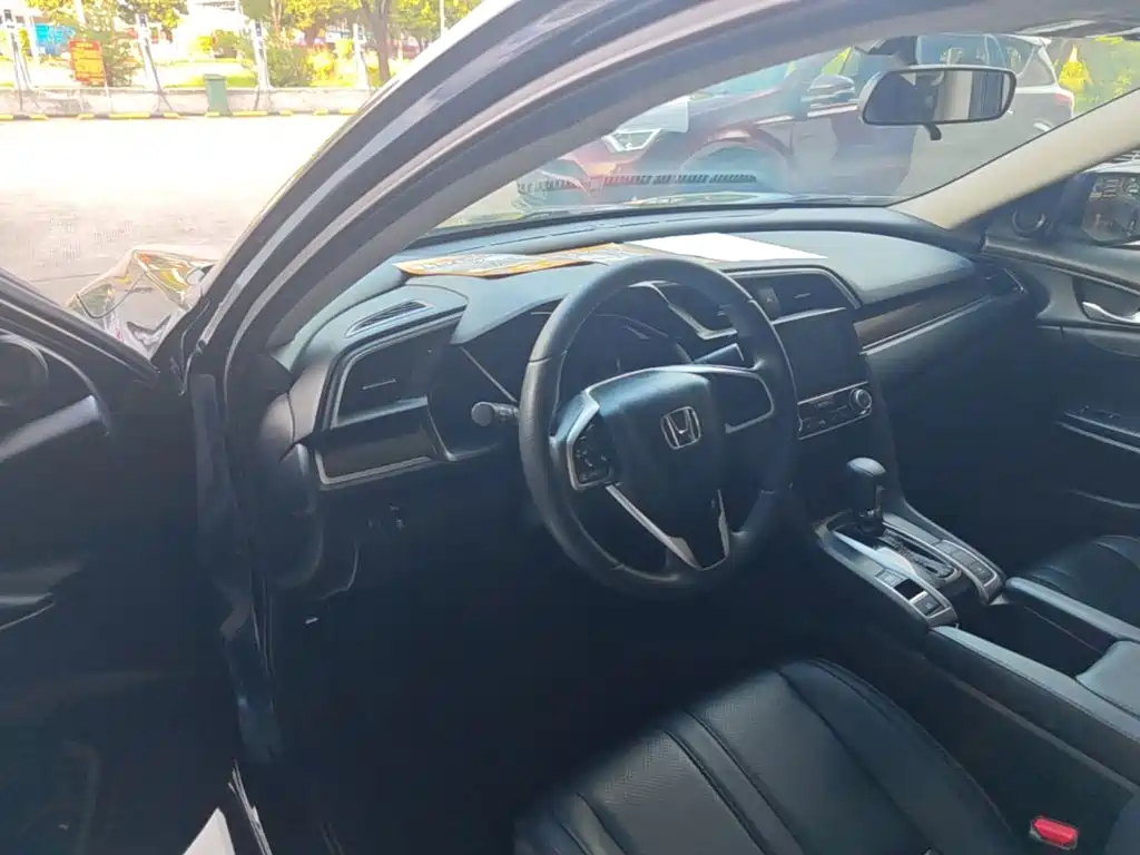 Honda Civic — миниатюра 10