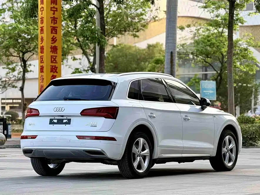 Audi Q5L 2018 40 TFSI VI