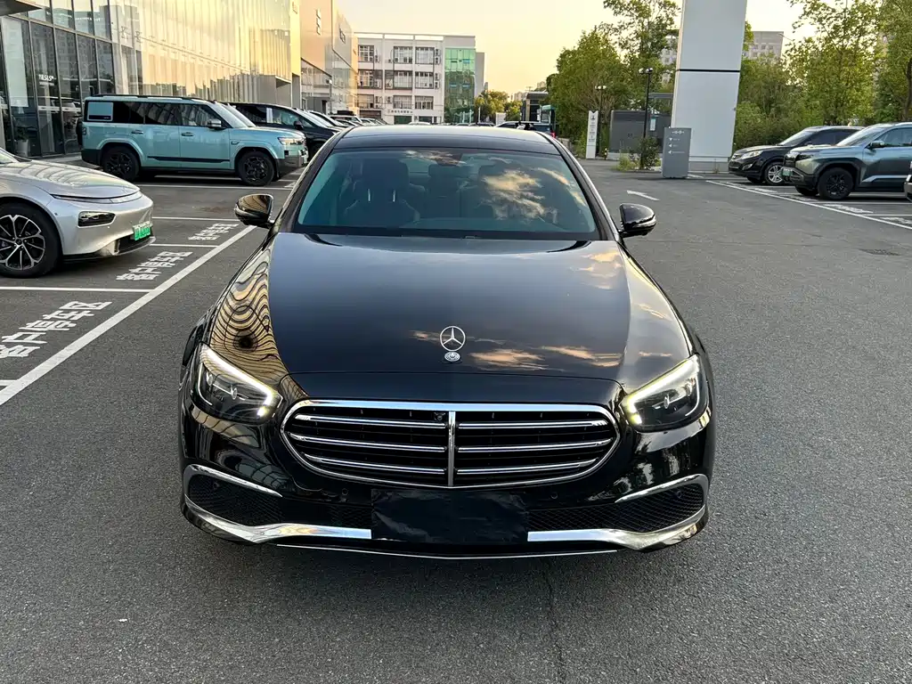 Mercedes-Benz E-Class — миниатюра 2