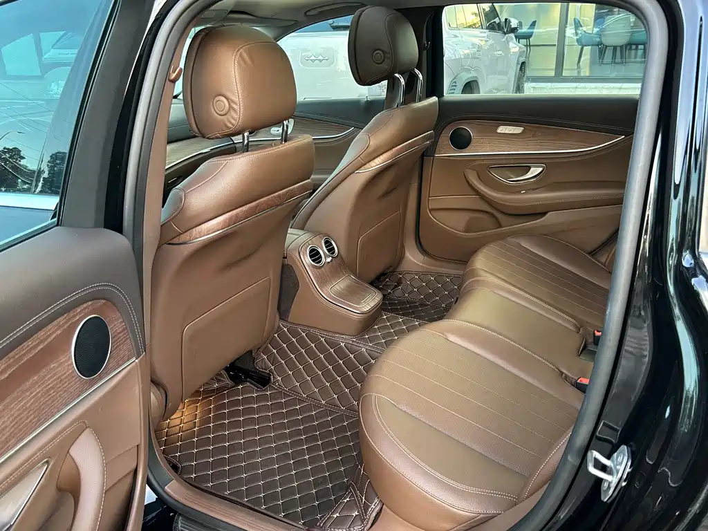 Mercedes-Benz E-Class — миниатюра 11