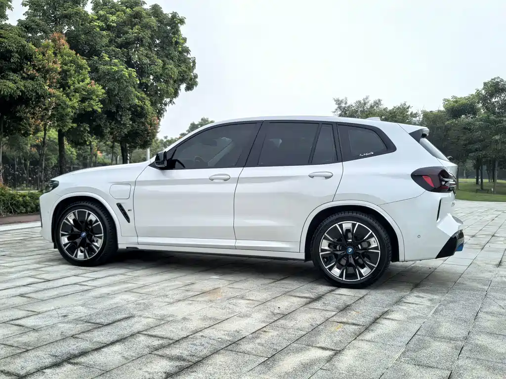 BMW iX3 — миниатюра 7