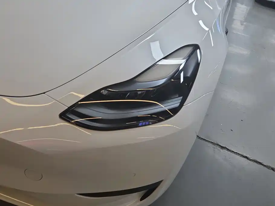 Tesla Model Y — миниатюра 5