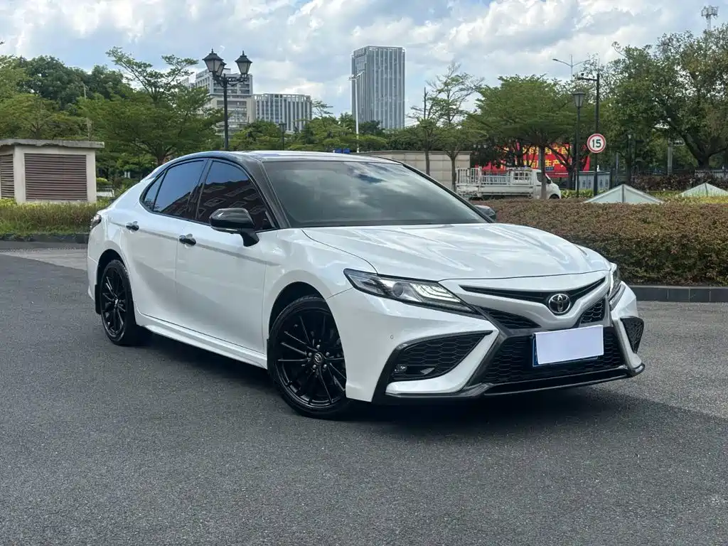 Toyota Camry — миниатюра 3