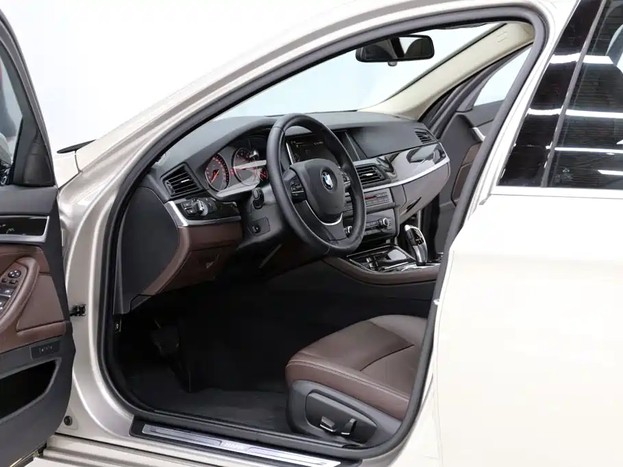 BMW 5 Series — миниатюра 5