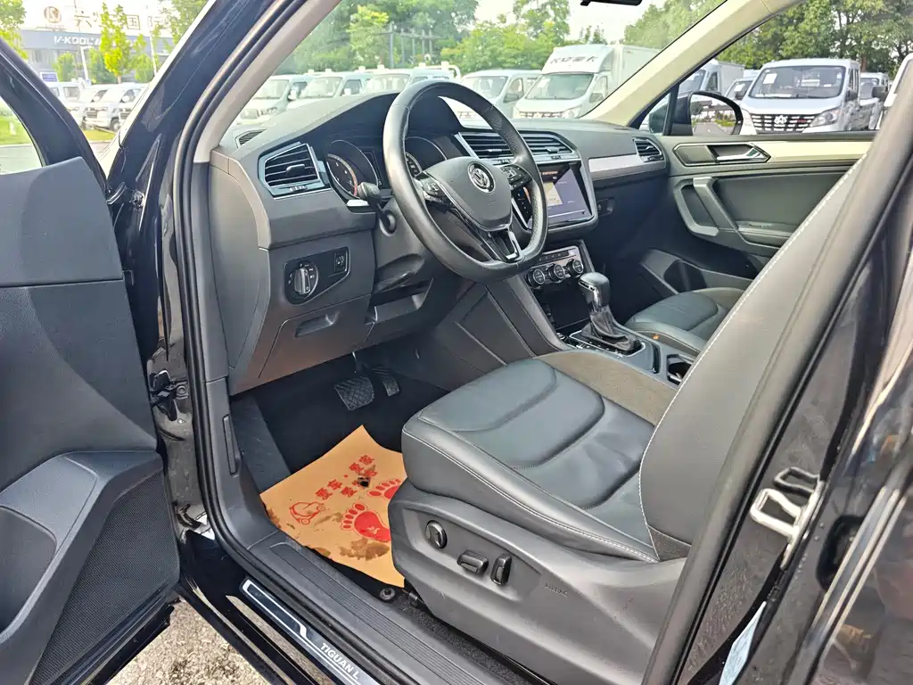 Volkswagen Tiguan L L 2019 330TSI AT Comfort VI