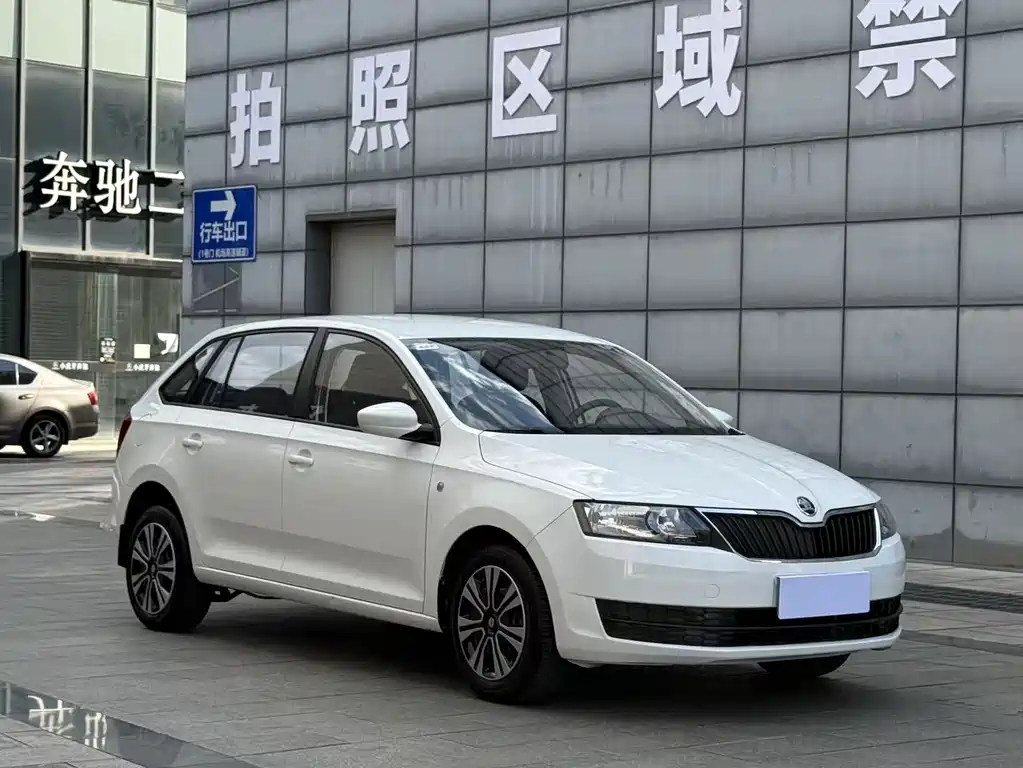Skoda Rapid Spaceback — миниатюра 3