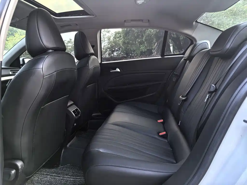 Peugeot 408 — миниатюра 14