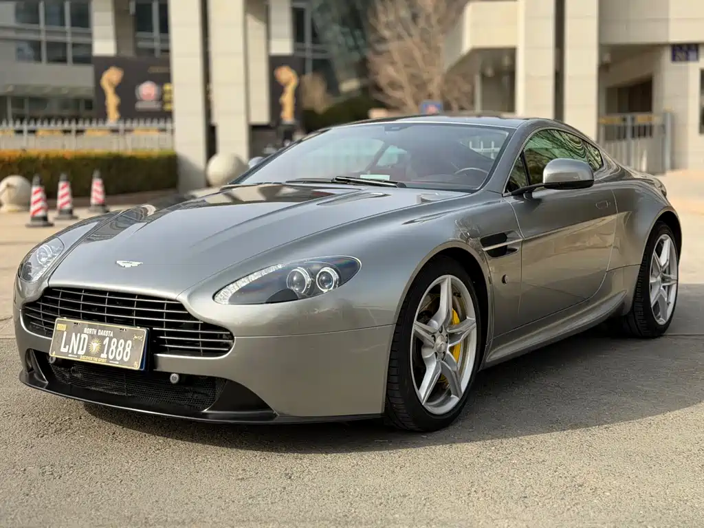 Aston Martin V8 Vantage 2016