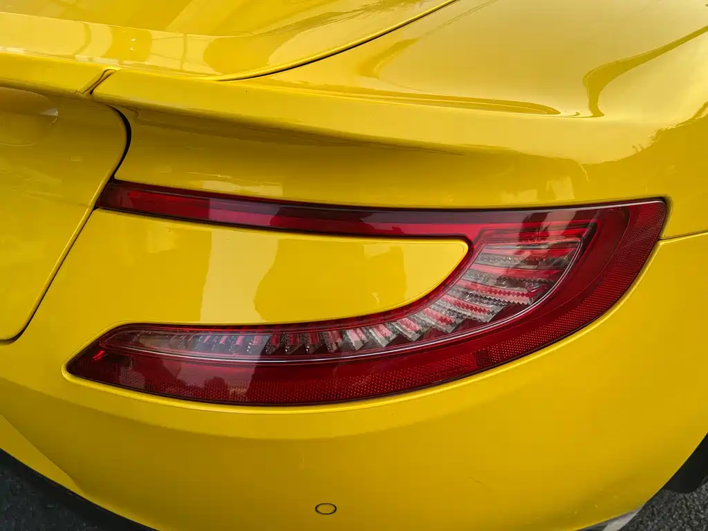 Aston Martin Vanquish — миниатюра 4