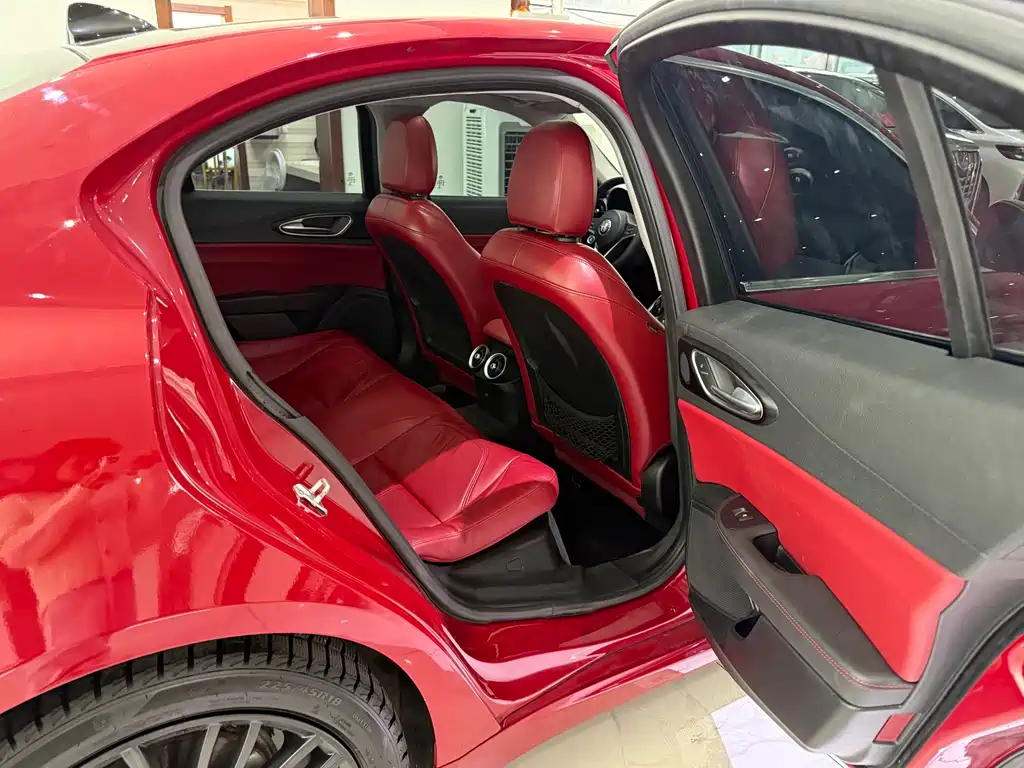 Alfa Romeo Giulia — миниатюра 9