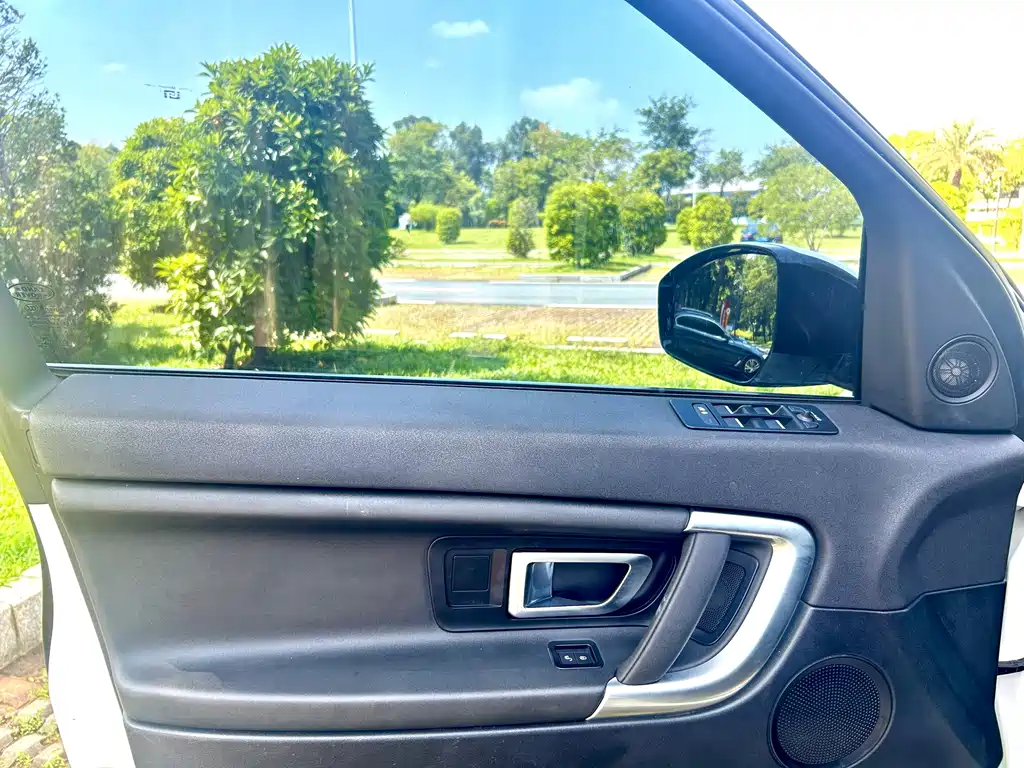 Land Rover Discovery Sport — миниатюра 10