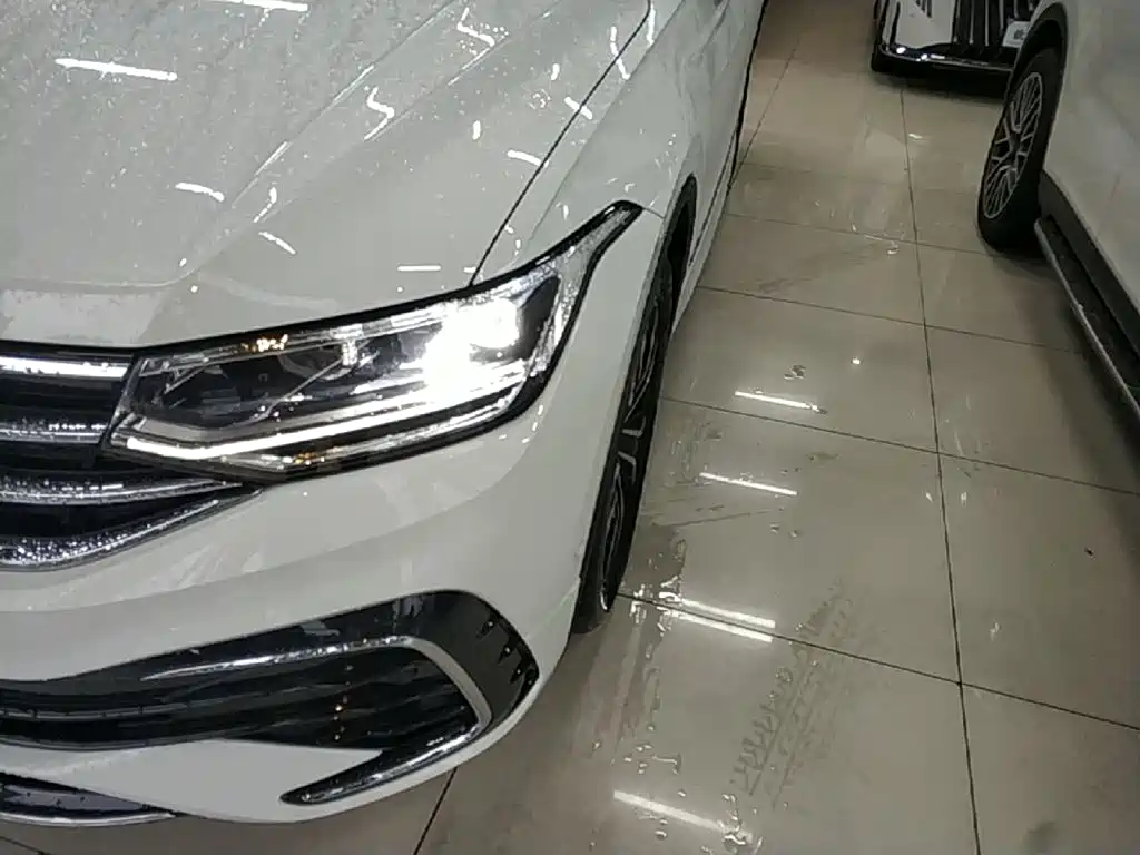 Volkswagen Tiguan L — миниатюра 24