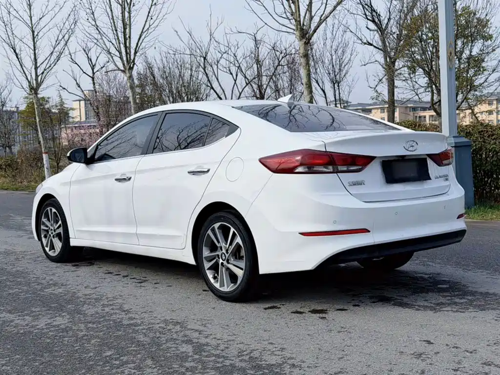 Hyundai Elantra — миниатюра 5