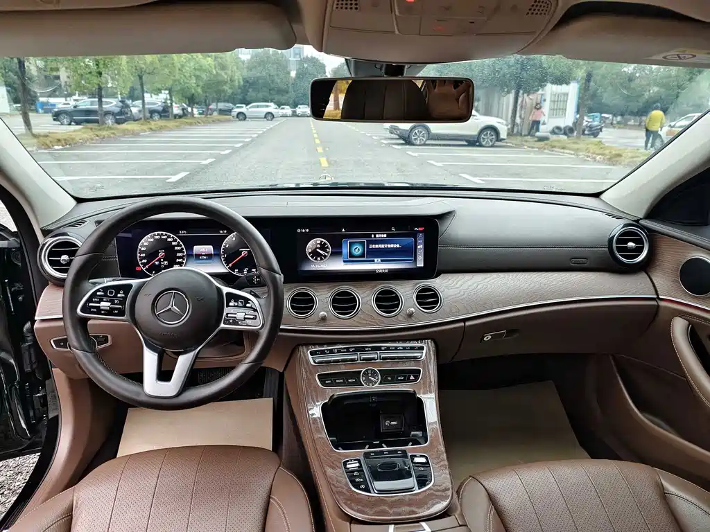 Mercedes-Benz E-Class — миниатюра 5