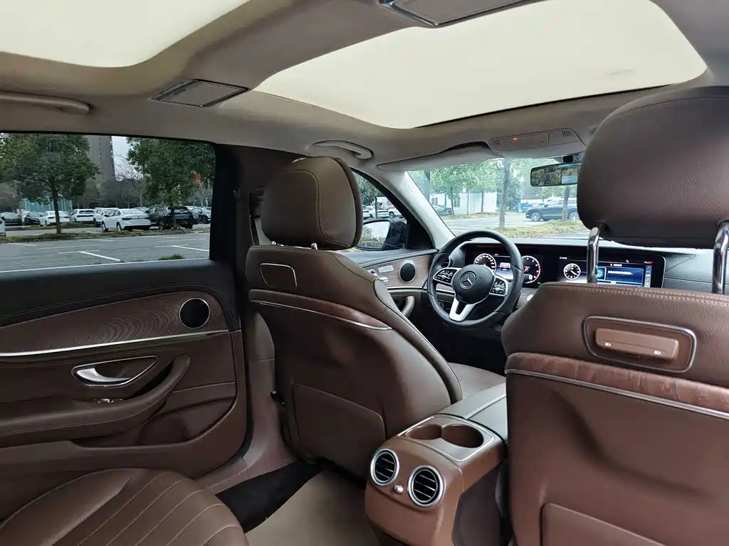 Mercedes-Benz E-Class — миниатюра 13