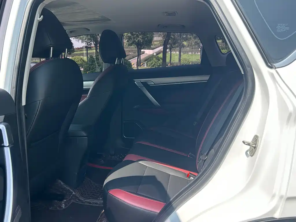 Geely Binyue — миниатюра 12