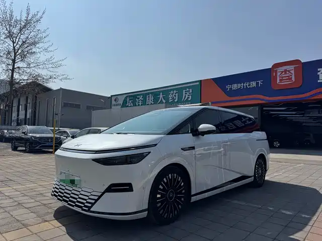 XIAOPENG X9 2025