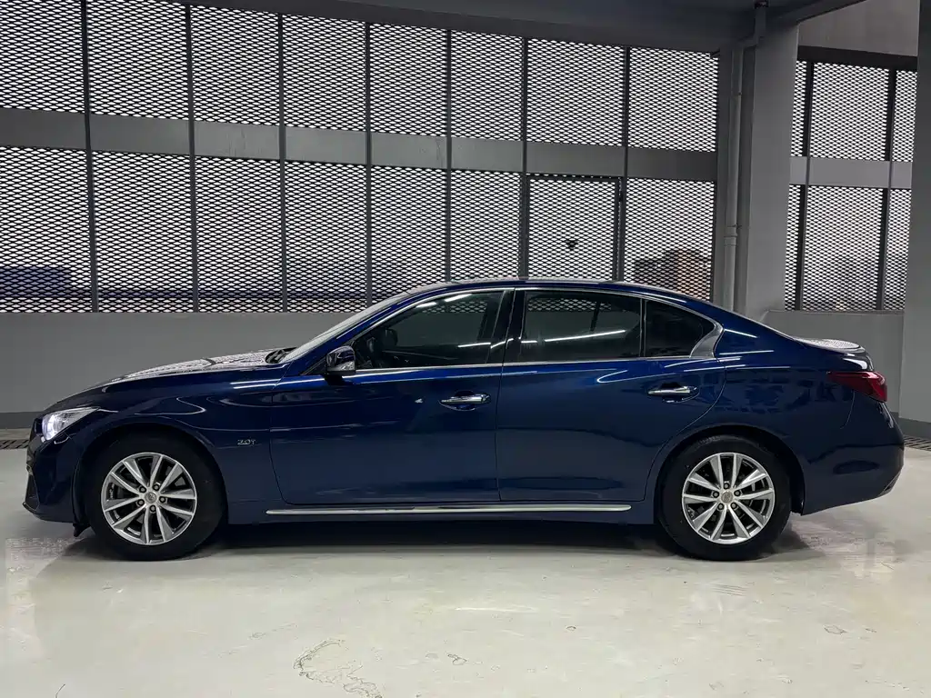 INFINITI Q50L