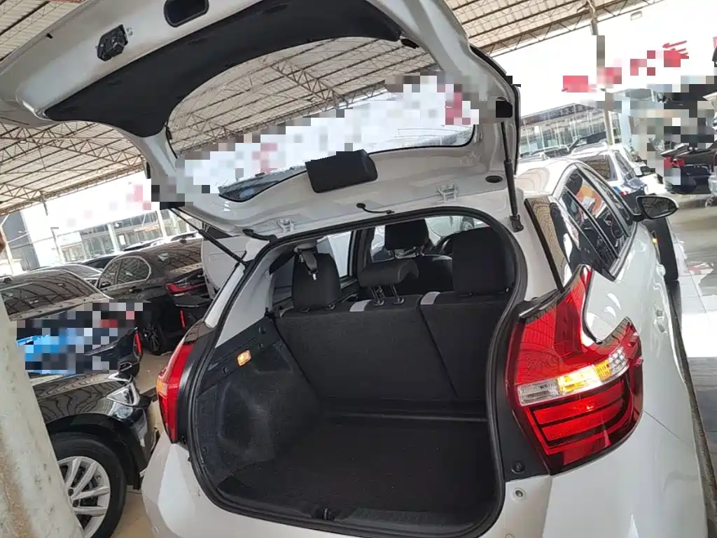 Toyota Yaris L — миниатюра 19