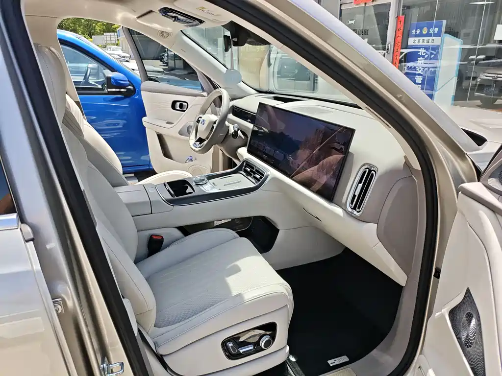 Geely Galaxy Galaxy M9 M9 2025 210km