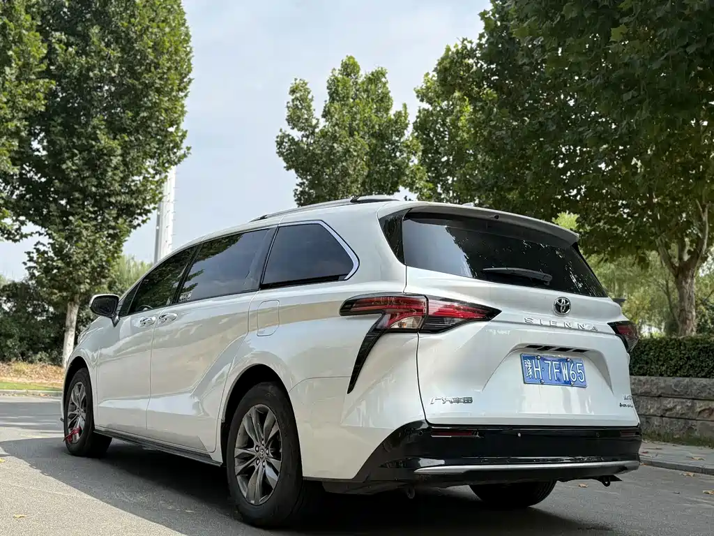 Toyota Sienna — миниатюра 7