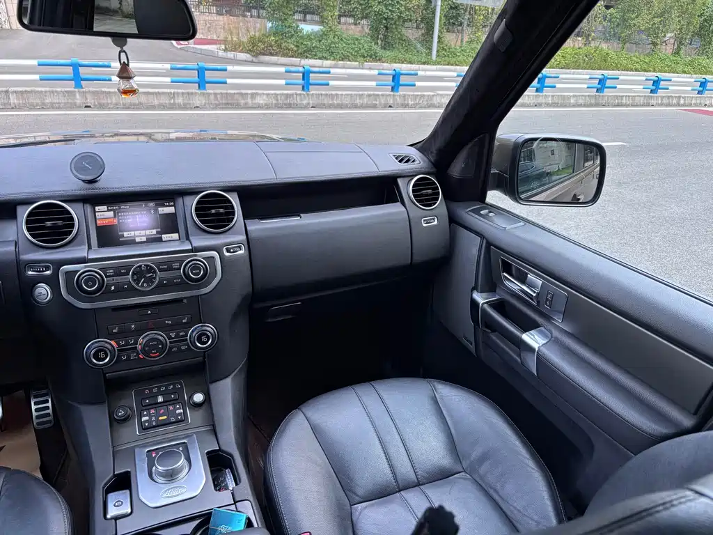 Land Rover Discovery — миниатюра 12